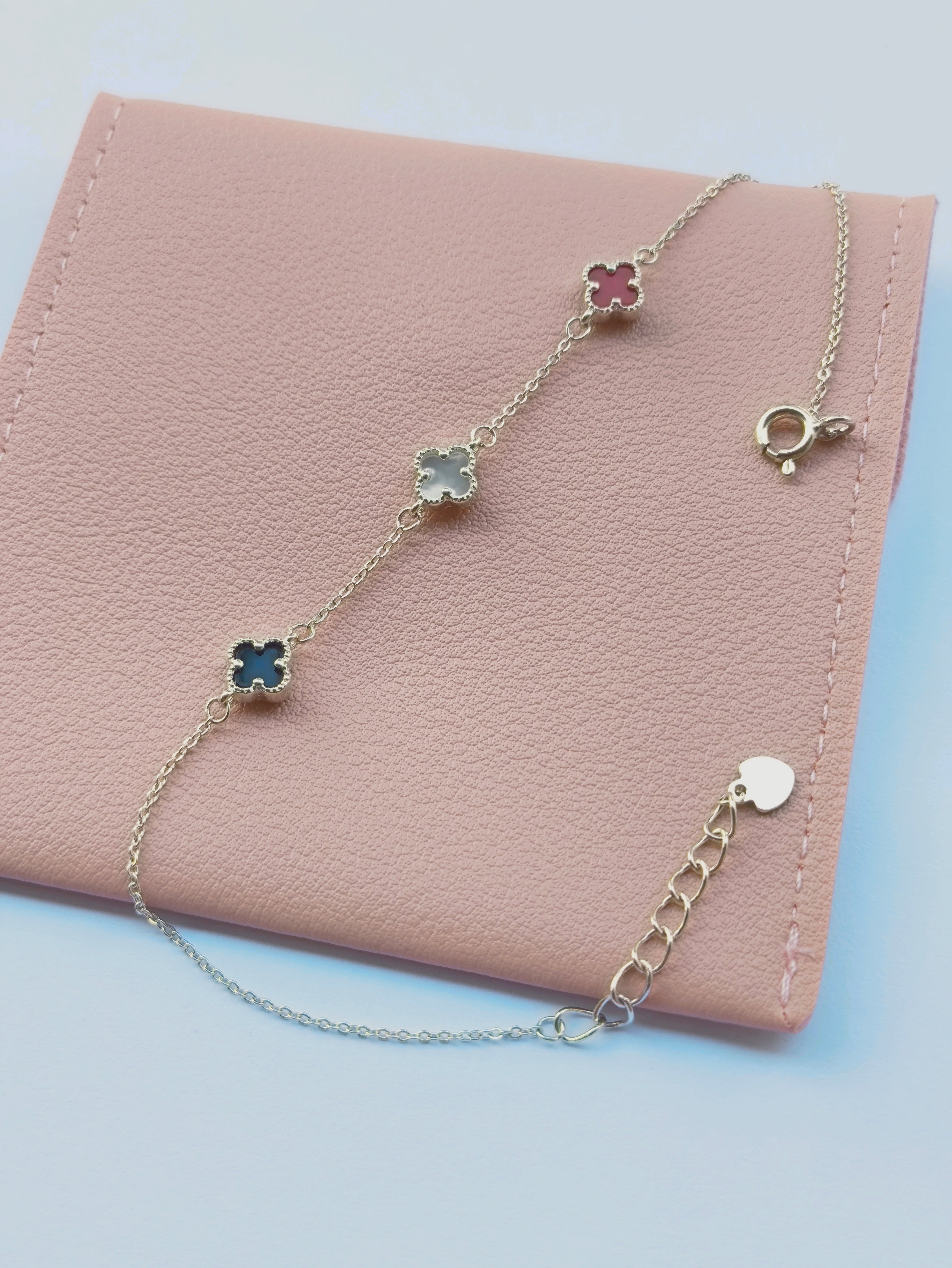 Pulsera Estilo Van Cleef – Tréboles Rojo, Negro y Blanco