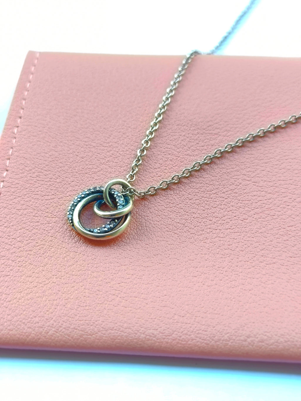 Collar Enlace Brillante de Tres Aros