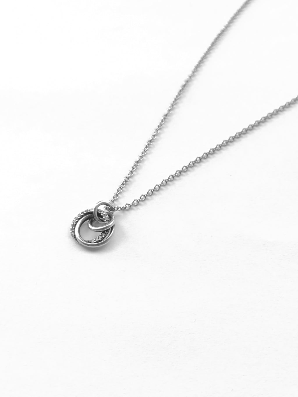 Collar Enlace Brillante de Tres Aros