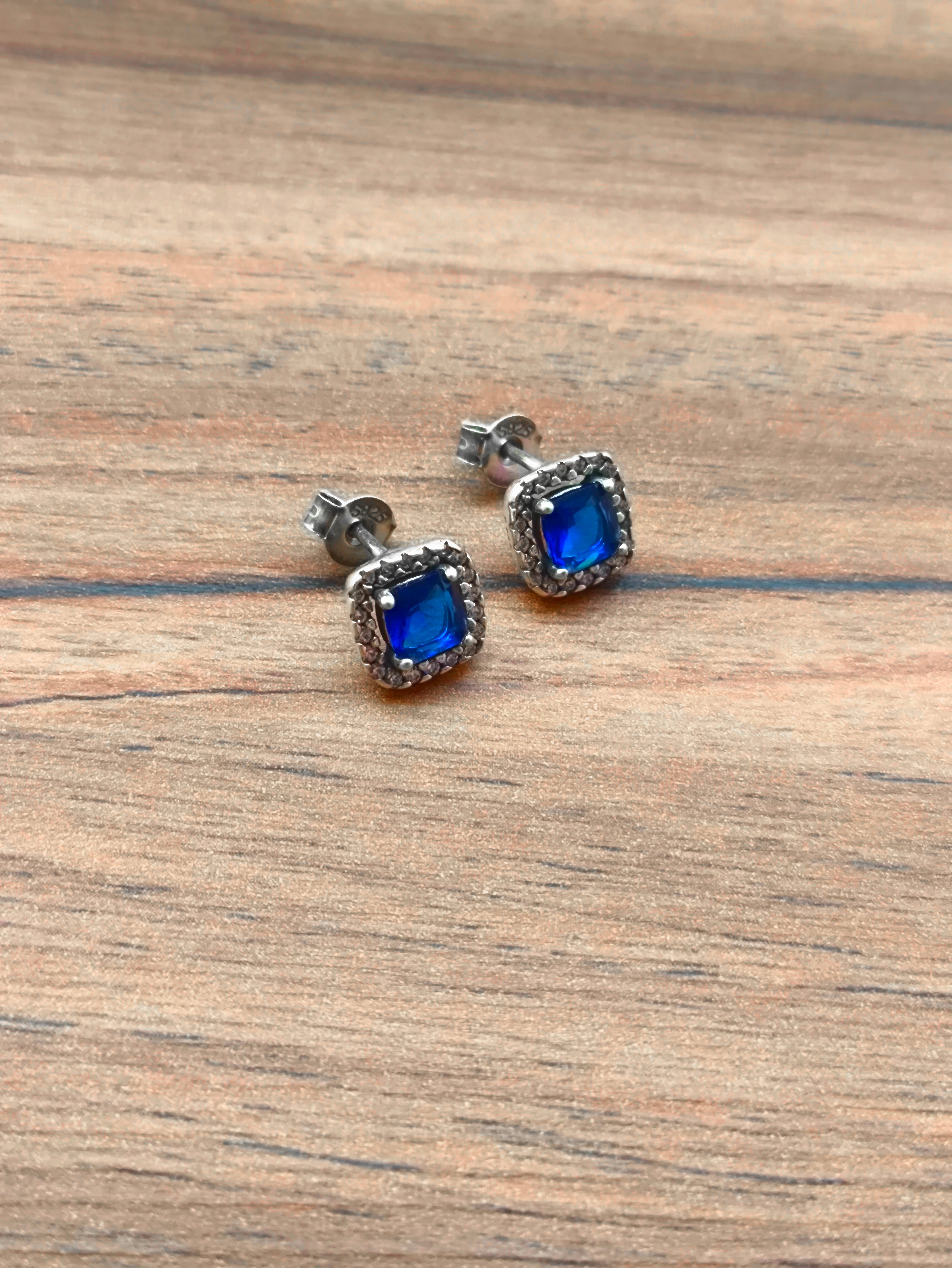 Arete Elegancia Azul – Plata 925 con Circonias