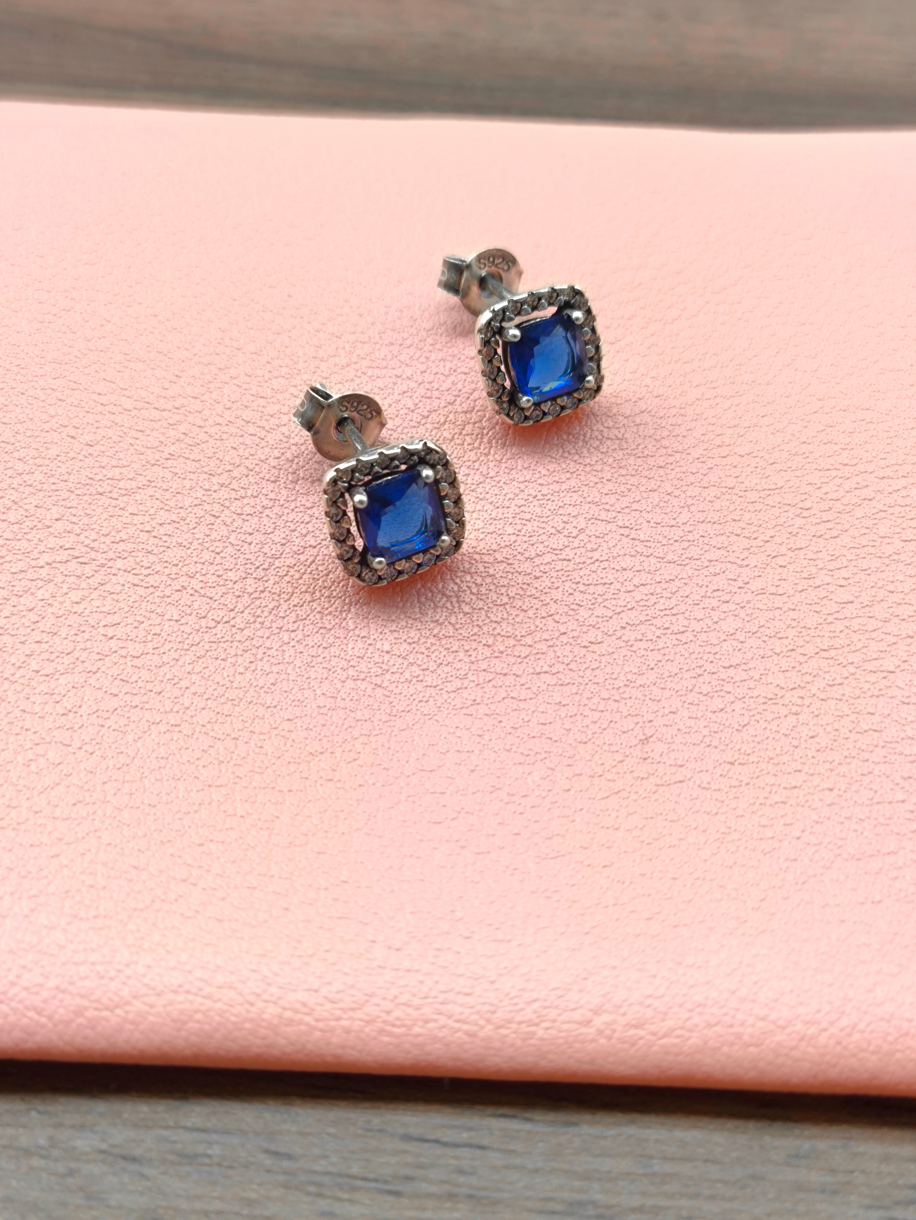 Arete Elegancia Azul – Plata 925 con Circonias