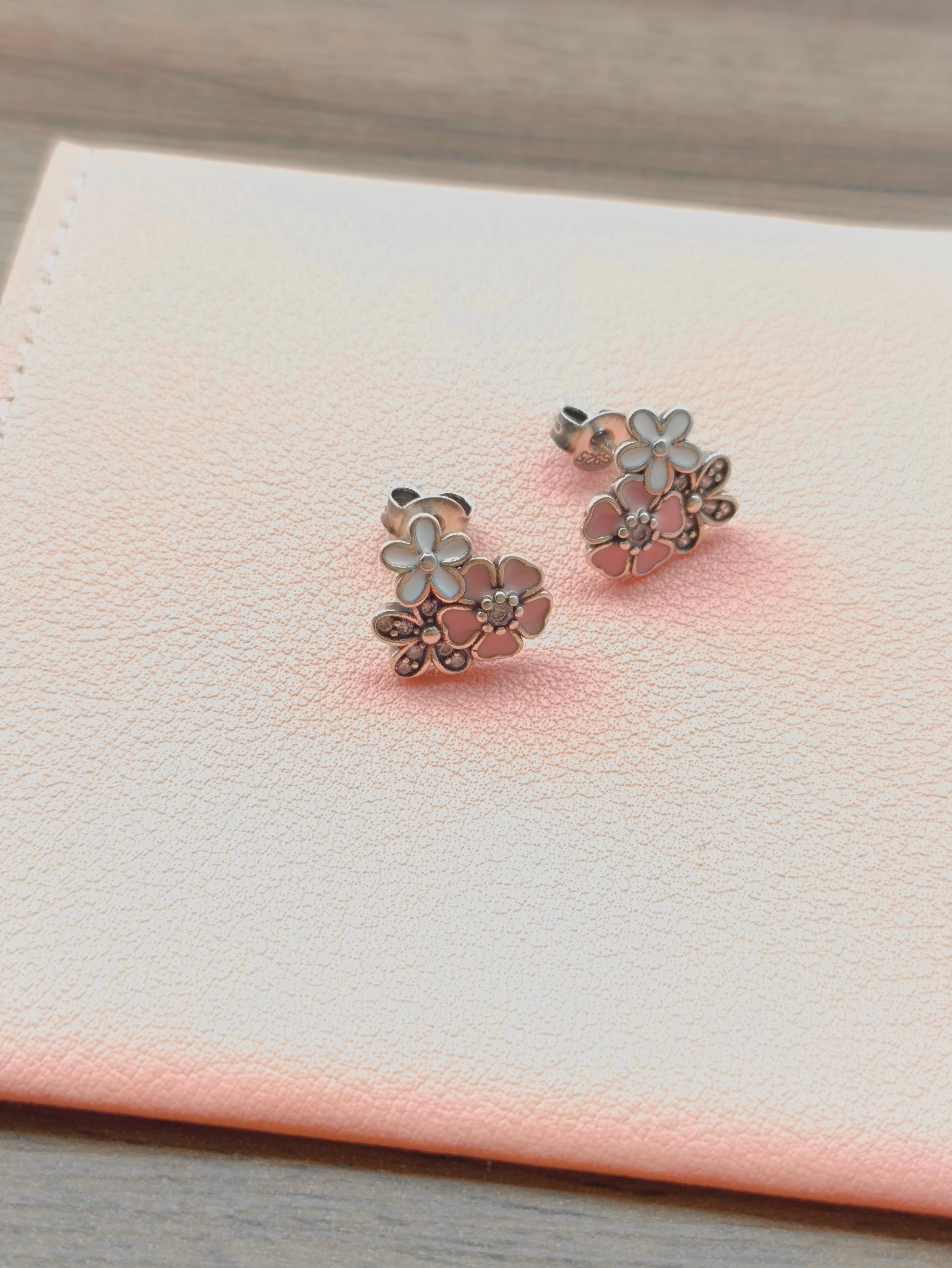 Arete Trío de Flores Brillantes – Plata 925