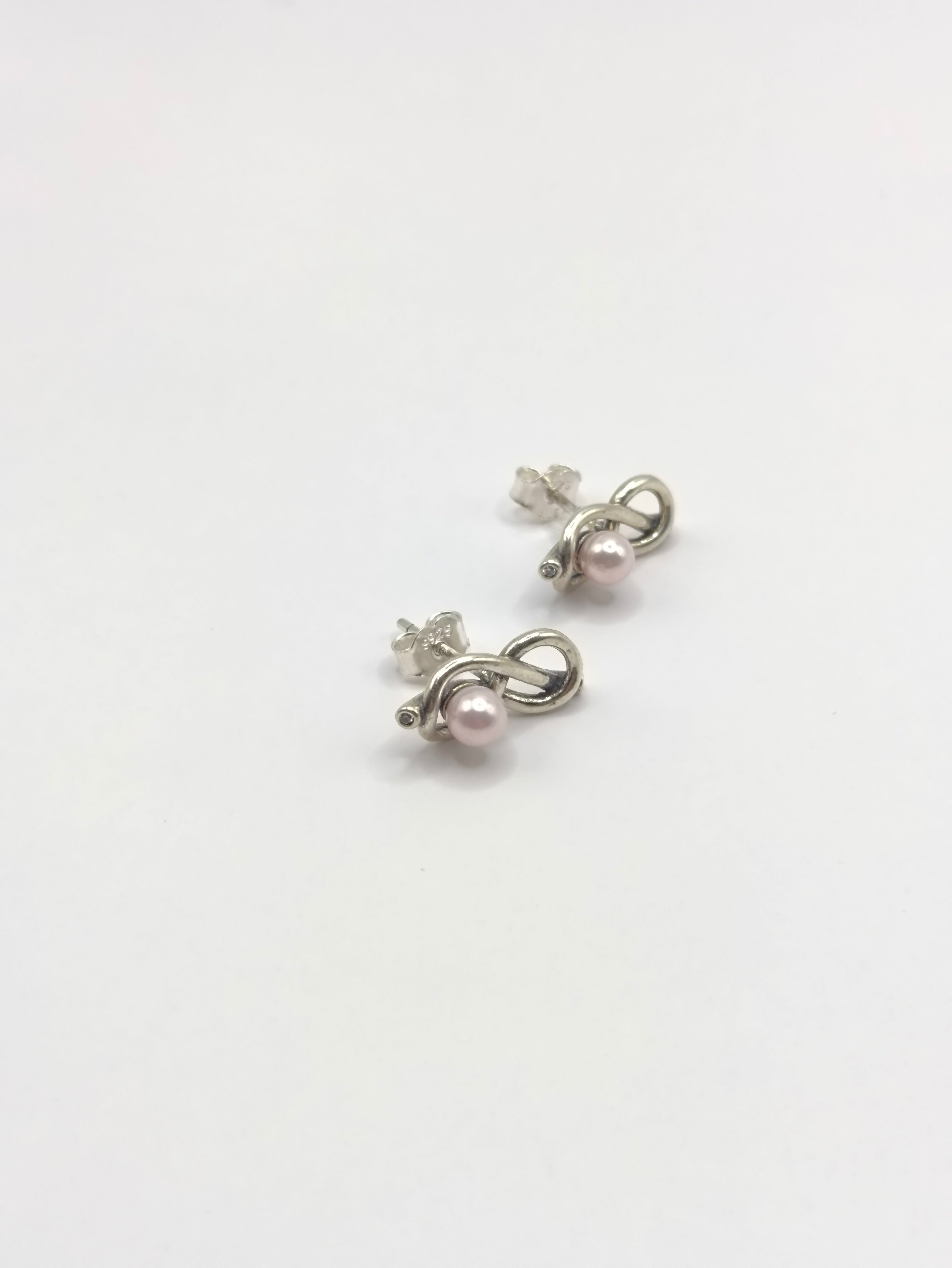 Aretes Perla Eterna – Infinito en Plata