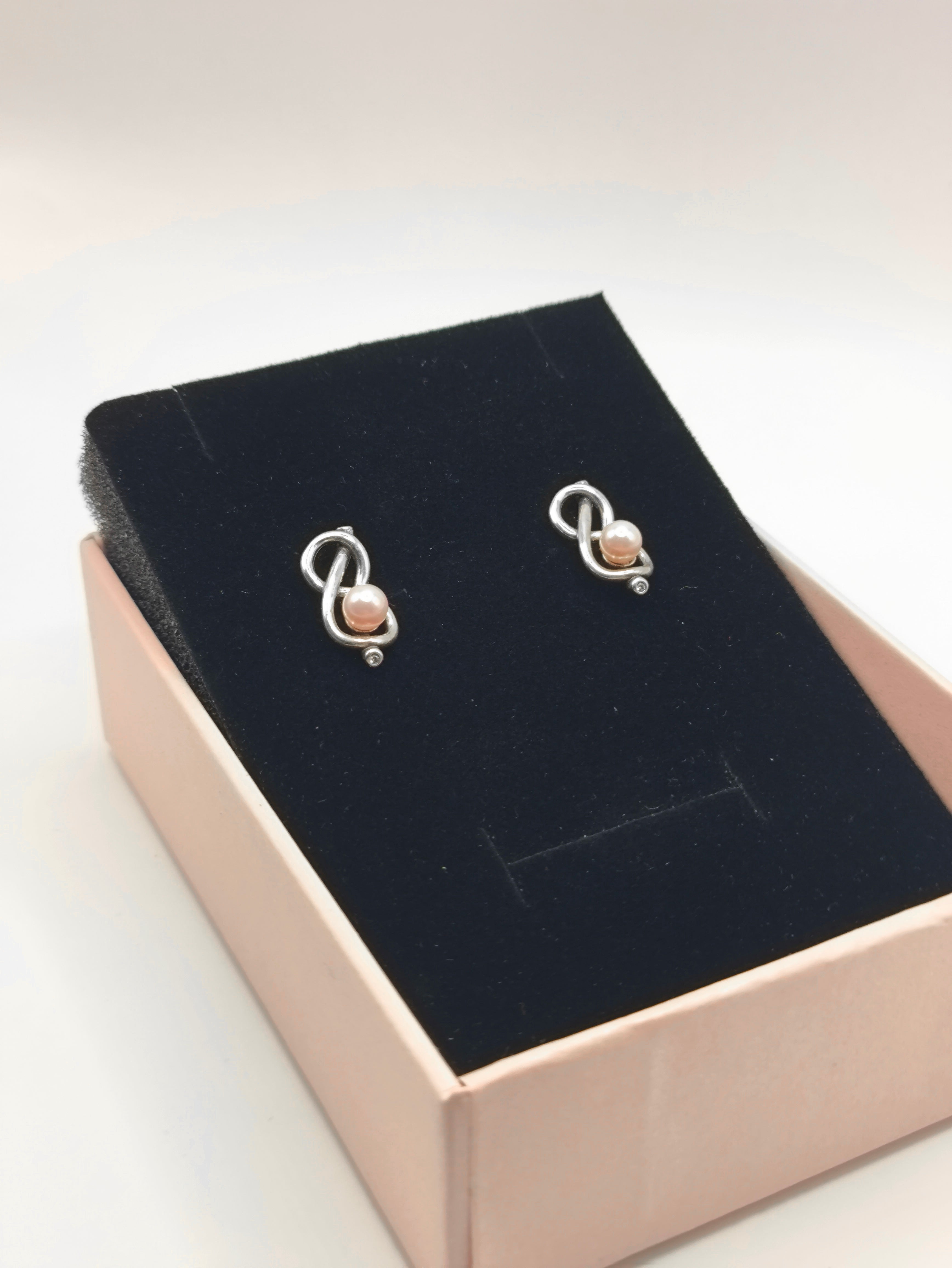 Aretes Perla Eterna – Infinito en Plata